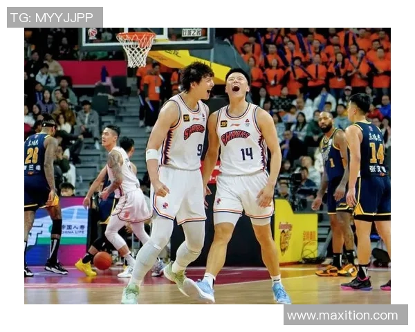 上海篮球队在邀请赛中以66分稳居积分榜首位展现强劲实力 上海篮球队在邀请赛中以66分稳居积分榜首位展现强劲实力