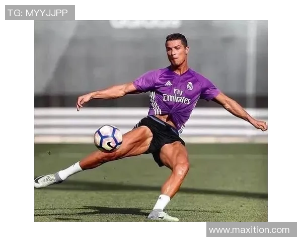 顶级足球明星C罗身材揭秘如何保持完美体型与竞技状态 顶级足球明星C罗身材揭秘如何保持完美体型与竞技状态