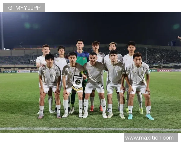 足球明星C与豪车的完美结合揭示奢华生活背后的奋斗与荣耀 足球明星C与豪车的完美结合揭示奢华生活背后的奋斗与荣耀