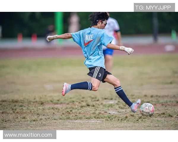 和足球明星长得像的我如何在生活中找到自信与乐趣