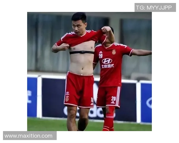 足球明星如何通过比赛和挑战展现自己的卓越能力与职业精神 足球明星如何通过比赛和挑战展现自己的卓越能力与职业精神